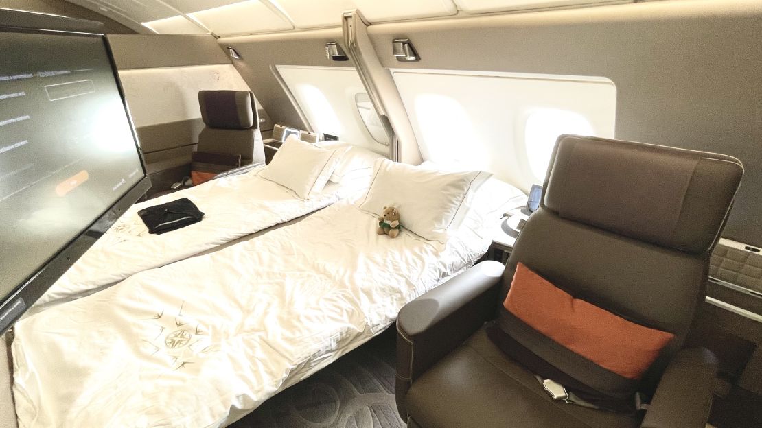 A photo of a Singapore Suites first class suite on on Airbus A380 aircraft