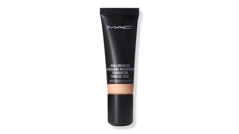 MAC Pro Long-wear Nourishing Waterproof Foundation 
