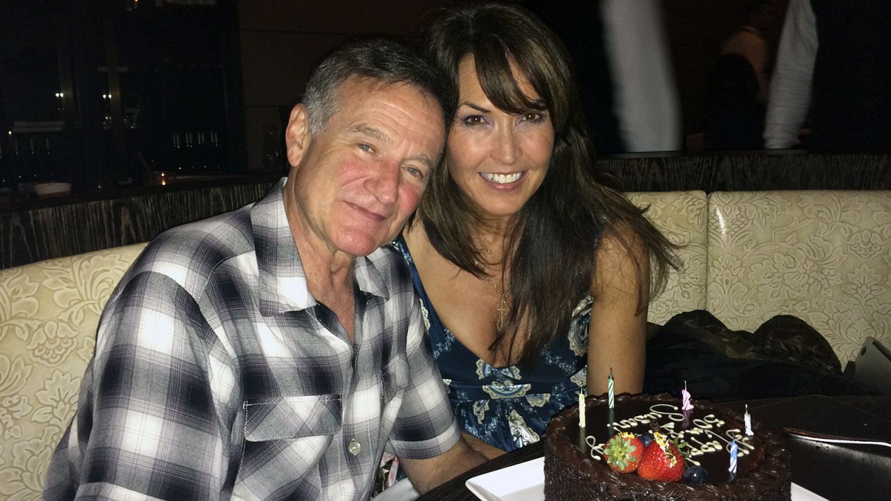 Schneider Williams and Robin dine at a restaurant to celebrate her 50th birthday in 2014.