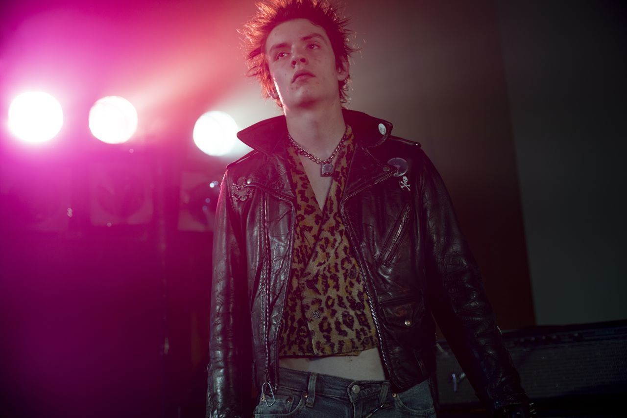 Louis Partridge plays Sid Vicious in the upcoming series.
