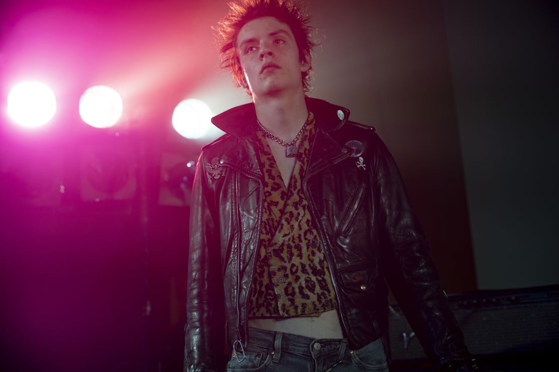 Louis Partridge plays Sid Vicious in the upcoming series.