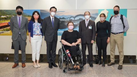 A US delegation led by Sen. Tammy Duckworth arrived in Taipei on Monday, Taiwan's foreign ministry said.