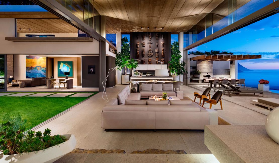 A photograph of Stefan Antoni's own SAOTA-designed home in Cape Town.