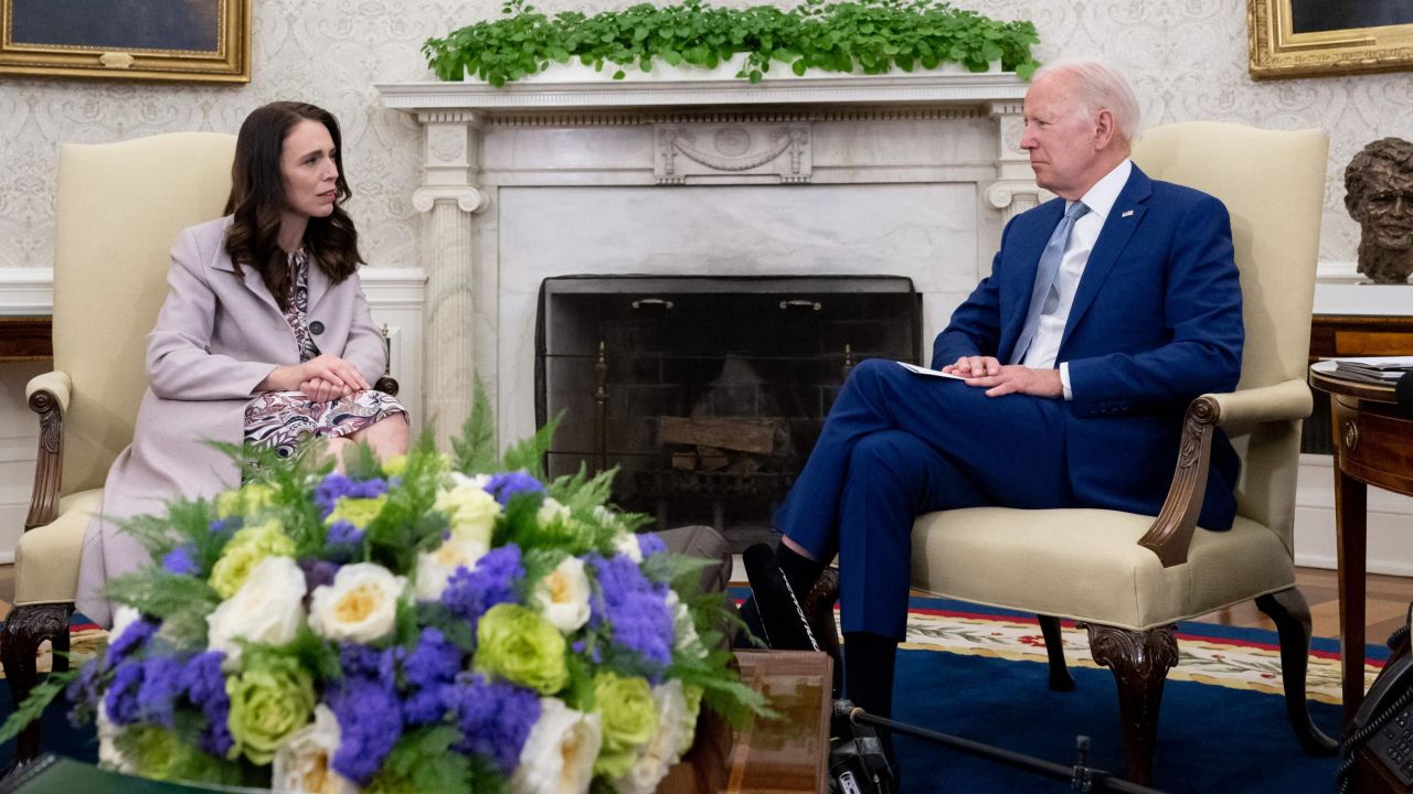 US President Joe Biden (R) meets with Prime Minister Jacinda Ardern, of New Zealand, in the Oval Office of the White House in Washington, DC, on May 31, 2022. (Photo by SAUL LOEB / AFP) (Photo by SAUL LOEB/AFP via Getty Images)