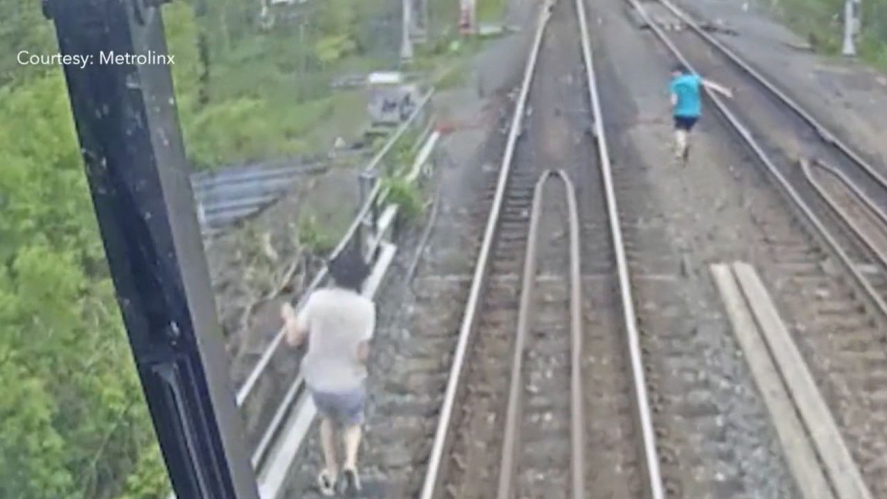 Video captures moment train misses kids walking on tracks