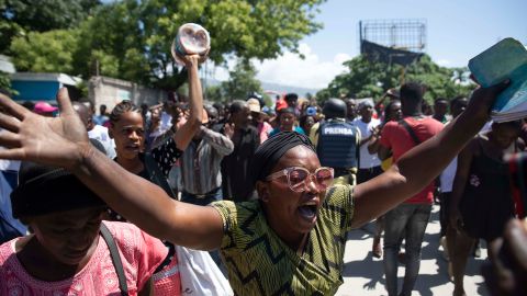 Manifestantes estão protestando contra a escalada da violência em Porto Príncipe no início deste mês. 