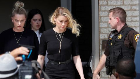 Amber Heard quittant le tribunal mercredi.