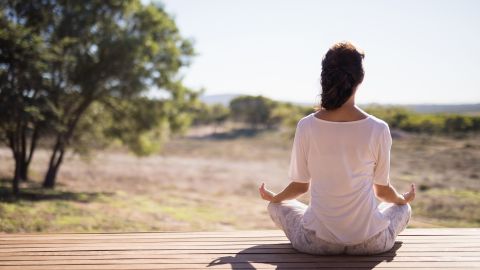 Meditative deep breathing reduces pain intensity, research shows.