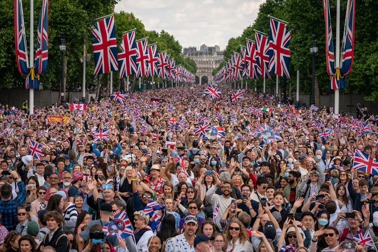 People pack The Mall in London as the British royal family reaches the balcony of Buckingham Palace on Thursday, June 2. <a href="https://www.cnn.com/2022/06/02/uk/gallery/queen-elizabeth-platinum-jubilee/index.html" target="_blank">The Platinum Jubilee celebrations</a> are underway for Queen Elizabeth II.