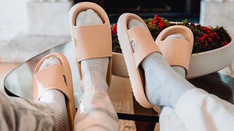 Vonmay Pillow Slide Sandals