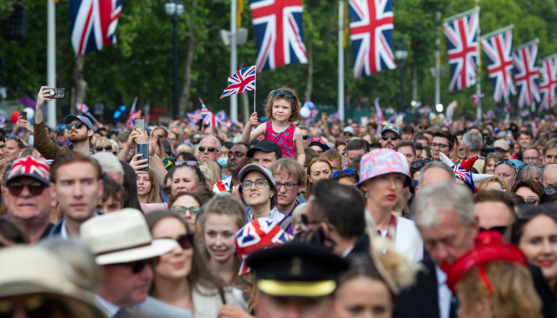 London is expecting a bump in American visitors now that the testing rule has been dropped. US airline passengers arriving in London reached near pre-pandemic levels during Queen Elizabeth II's Platinum Jubilee.