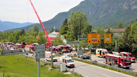 Rescue operations are still underway at the crash site at Burgrain.
