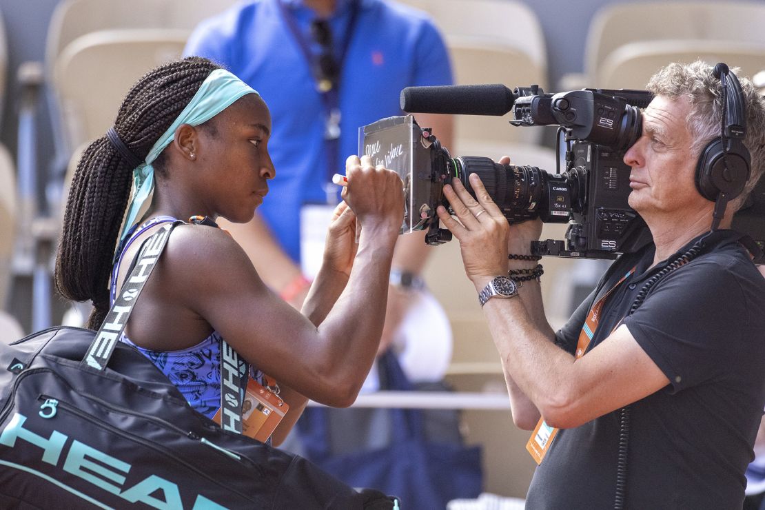 Gauff writes her message on the camera after her victory against Trevisan.