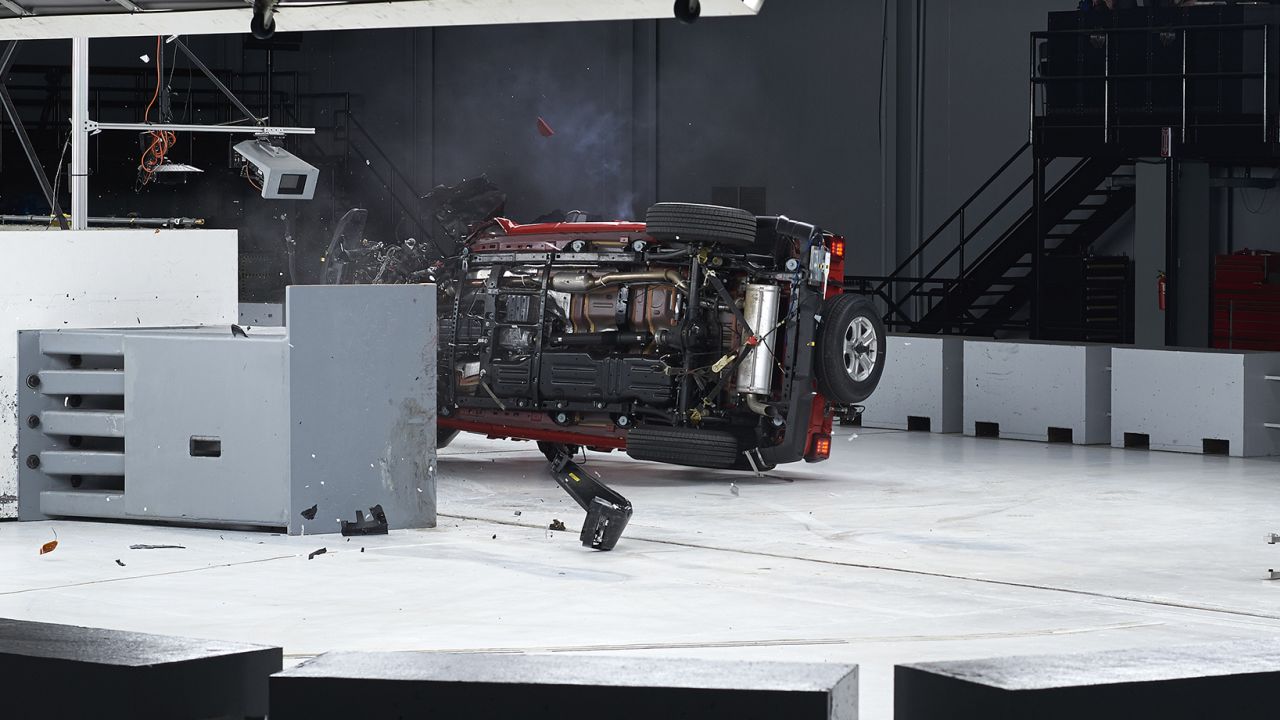 Jeep Wrangler tips over again in IIHS crash test | CNN Business