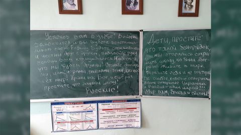 Russian infantrymen smashed up a Ukrainian faculty. Then they purportedly left messages for pupils urging peace Russian infantrymen smashed up a Ukrainian faculty. Then they purportedly left messages for pupils urging peace