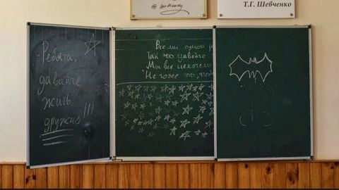 This note on a blackboard found in Novyi Bykiv says 