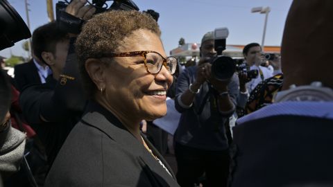 US Rep. Karen Bass, a candidate for Los Angeles mayor, arrives at a news conference in Los Angeles on April 29, 2022. 