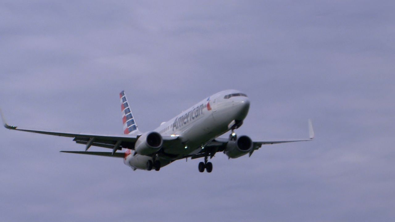 american airlines plane