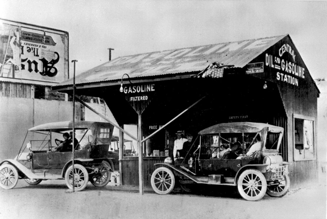 The Ford Model T at a filling station in 1910. Early gas stations were often in shabby condition.