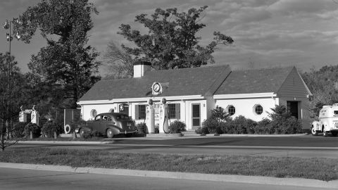 A gas station on the Merritt Parkway in Connecticut between the 1940s and 1950s. Gas stations began improving building design and services to attract customers.