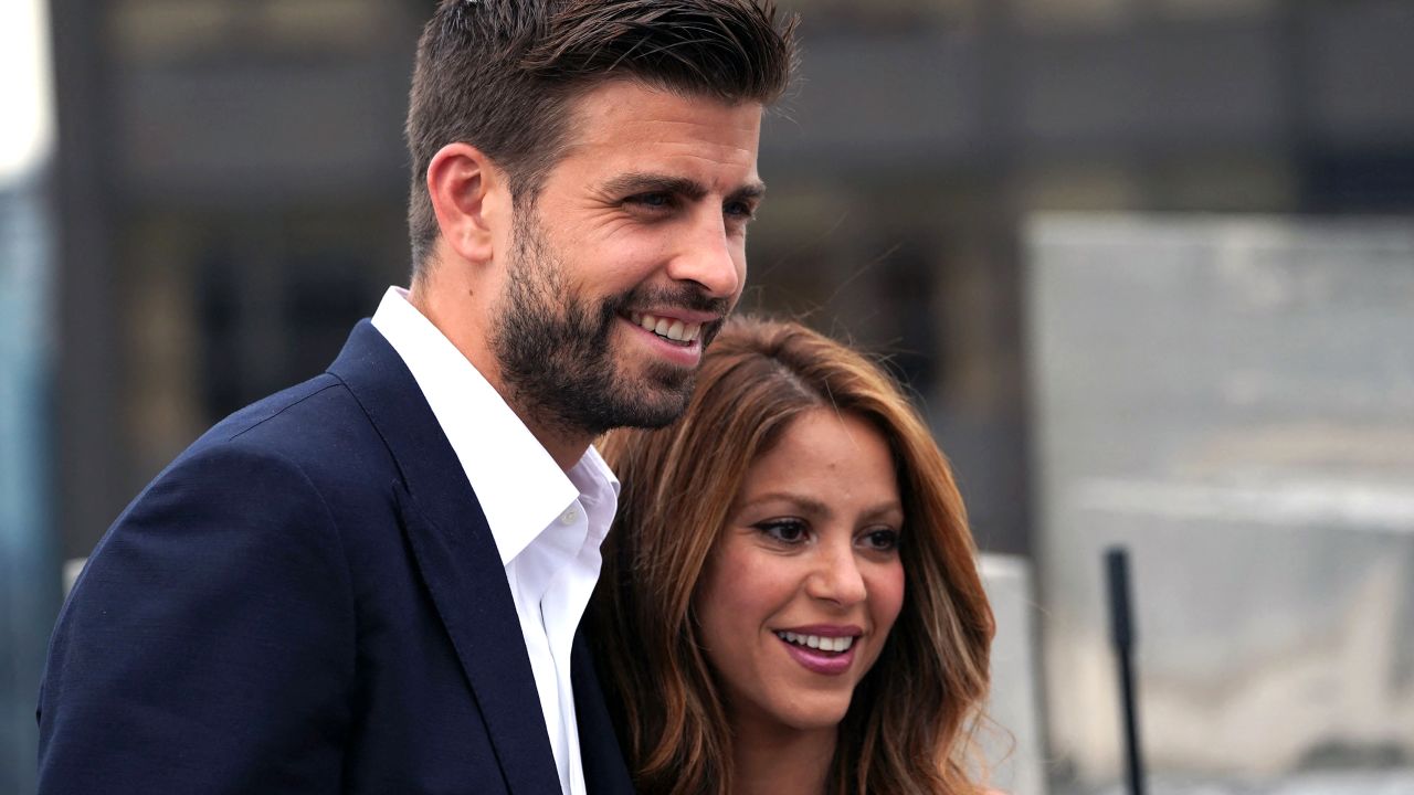 Spanish footballer Gerard Piqué and Colombian pop star Shakira announced they are separating. 