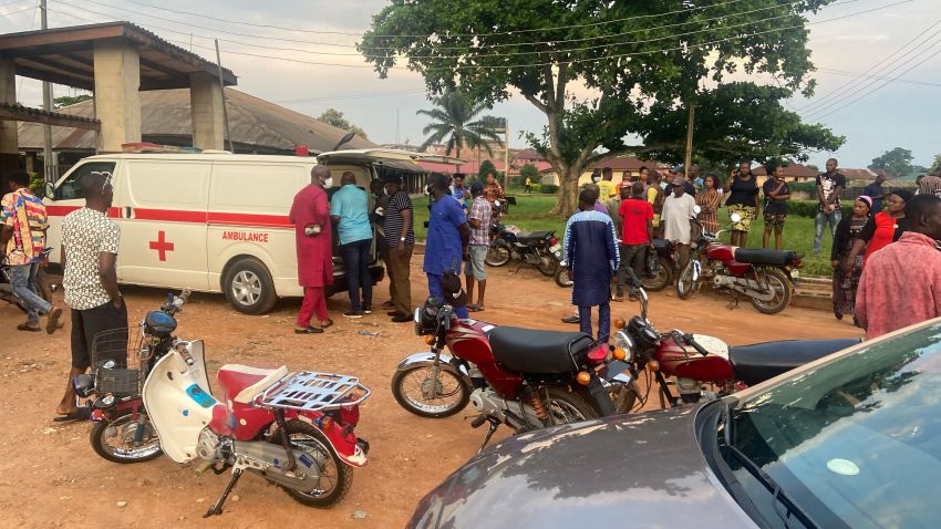 Relatives of churchgoers who were attacked by gunmen during Sunday's church service gather as health workers attend to victims brought in by ambulance after the attack at St. Francis Catholic Church, in Owo, Nigeria June 5, 2022. REUTERS/Stringer NO RESALES. NO ARCHIVES