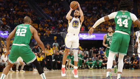 Steph Curry shoots against the Boston Celtics during a red-hot third quarter for the Warriors in Game 2.
