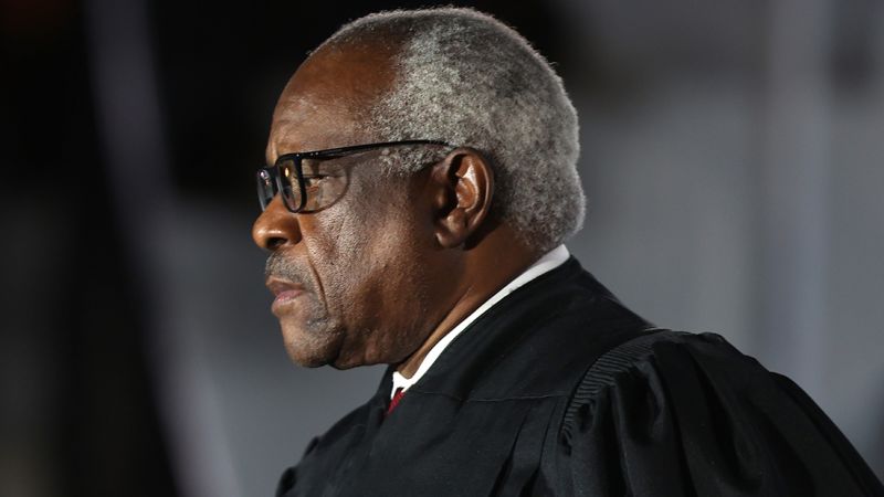 Clarence Thomas modifiera les formulaires de divulgation financière pour refléter la vente au mégadonateur du GOP