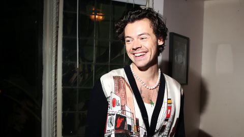 Male athletes, rappers and pop culture icons like Harry Styles are popularizing pearls.