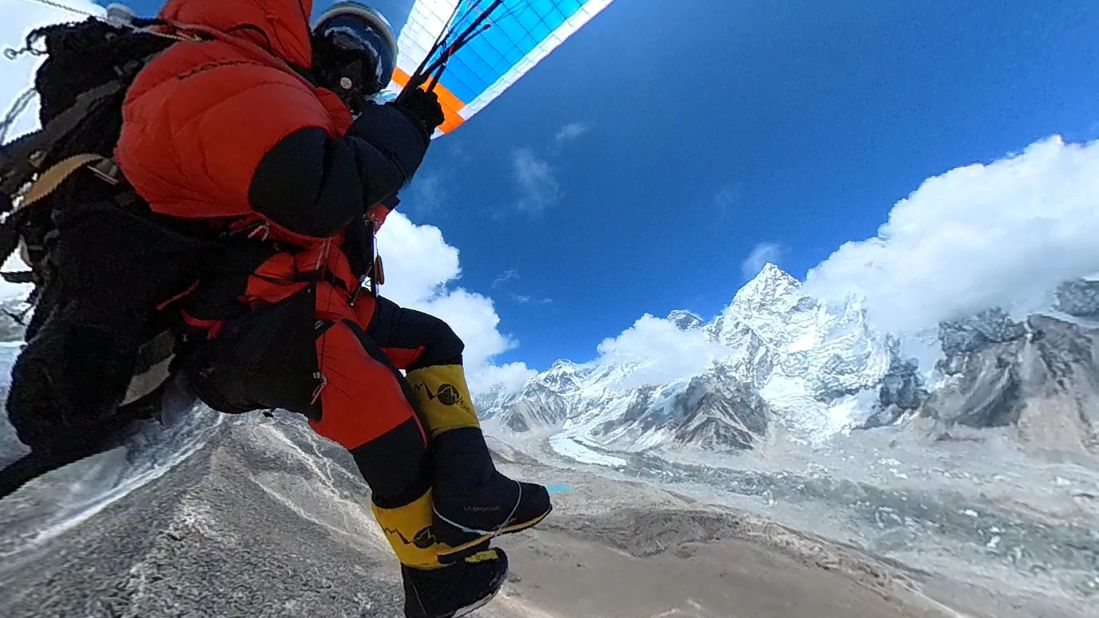 <strong>Crash landing into you:</strong> Landing at Everest Base Camp was too risky, so Carter opted to land in a village about 7 km (4.3 miles) away and walk back.