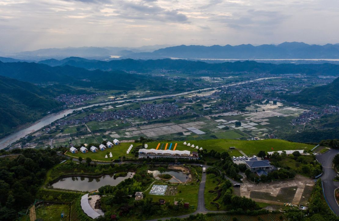 This popular glamping resort is perched on top of Hangzhou's Yongan Mountain.