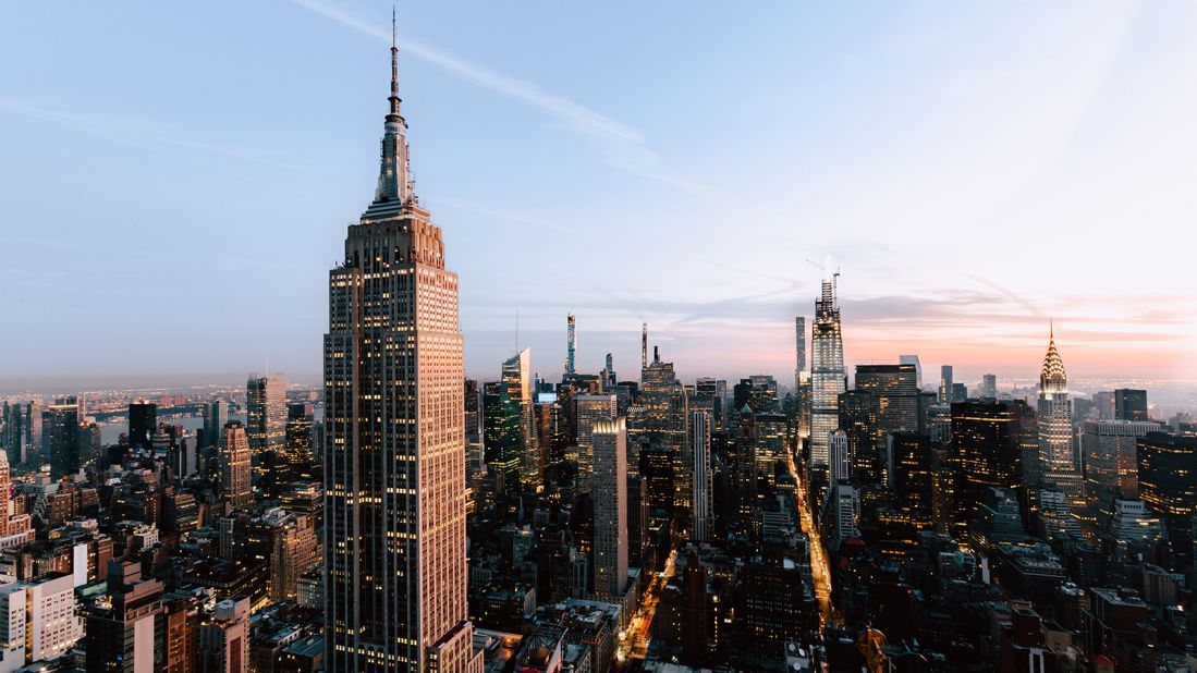 <strong>3. Empire State Building: </strong>The iconic New York City skyscraper offers breathtaking views of Manhattan and beyond.