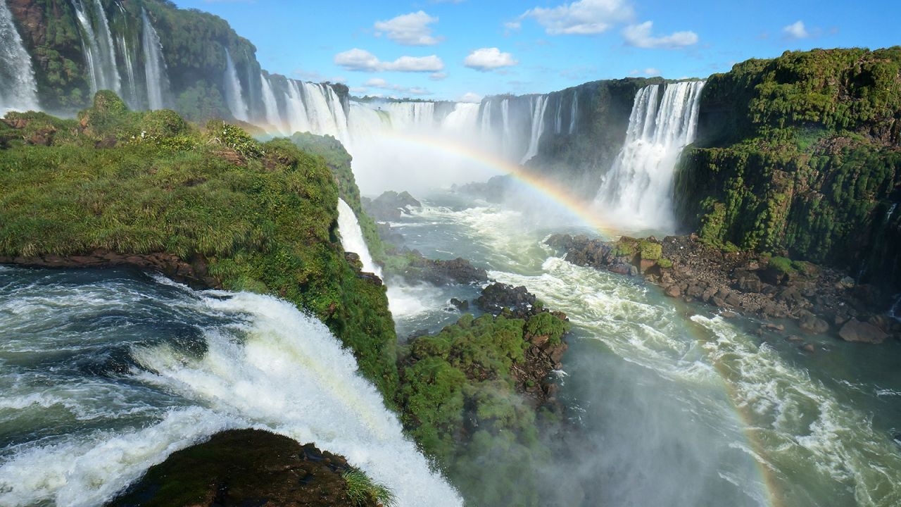 <strong>7. Iguazu Falls:</strong> In South America along the Argentina-Brazil border, these falls are nothing less than spectacular.