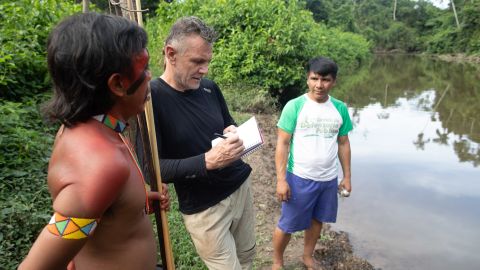 Dom Phillips (center) talks to two indigenous men in Aldeia Maloca Papiú, Roraima State, Brazil, on November 16, 2019.
