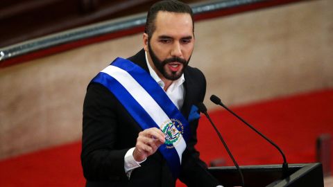Los críticos del presidente de El Salvador, Nayib Bukele, lo han acusado de tendencias autoritarias. 