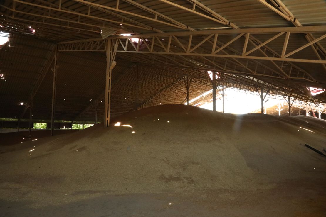 A warehouse in Bakhmut containing grain was hit by an airstrike on the morning of Thursday, June 9.