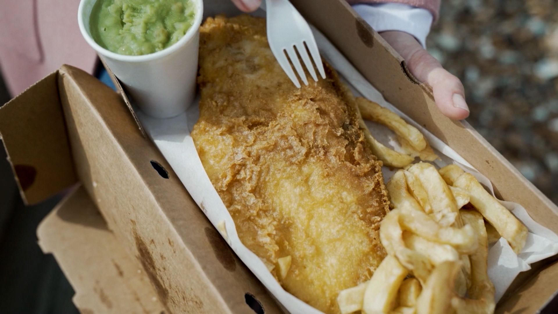 https://media.cnn.com/api/v1/images/stellar/prod/220614143554-fish-and-chips-uk-price-rise-stewart.jpg?c=original