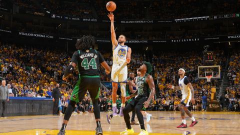 Curry shoots the ball against the Celtics during Game 5 of the 2022 NBA Finals.