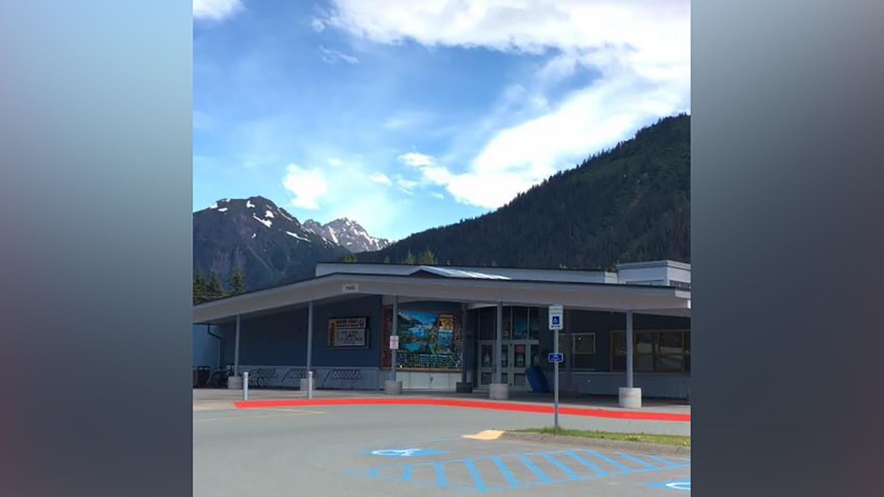 Sitʼ Eeti Shaanáx̱-Glacier Valley Elementary School