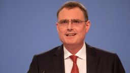 Swiss National Bank (SNB) Chairman Thomas Jordan addresses a news conference in Bern, Switzerland June 16, 2022. REUTERS/Arnd Wiegmann


