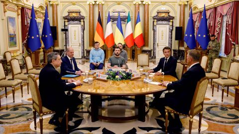 (From L) Italian Prime Minister Mario Draghi, German Chancellor Olaf Scholz, Ukrainian President Volodymyr Zelensky, French President Emmanuel Macron and Romanian President Klaus Iohannis meet for a working session in Mariinsky Palace, in Kyiv, on June 16, 2022. - It is the first time that the leaders of the three European Union countries have visited Kyiv since Russia's February 24 invasion of Ukraine. They are due to meet Ukrainian President Volodymyr Zelensky, at a time when Kyiv is pushing for membership of the EU. 