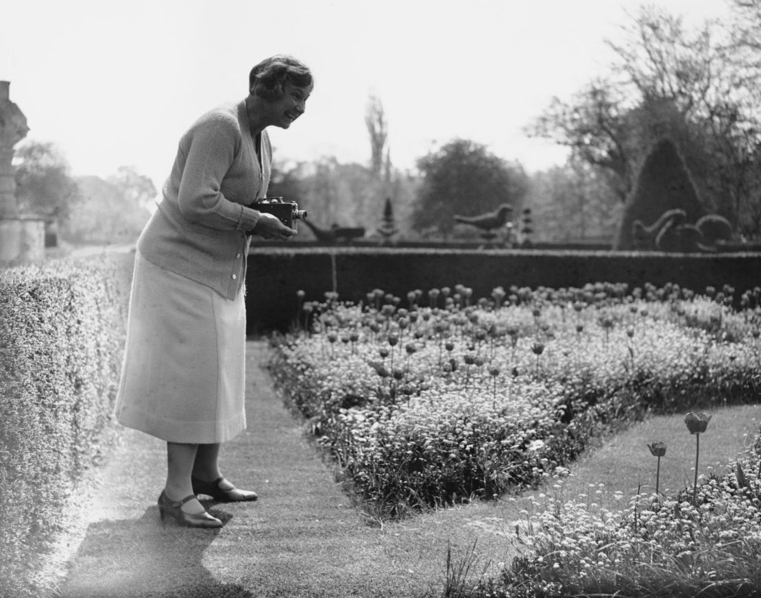 Hollins films the gardens at Great Fosters in Egham, Surrey, during a visit to the UK on May 19, 1932. 
