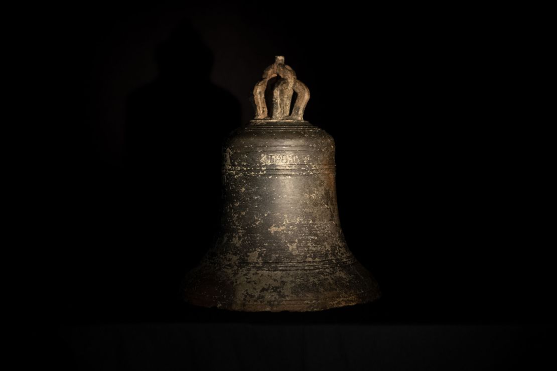 The ship's bell was used to identify the Gloucester, which sank along the Norfolk coastline, the site of many shipwrecks in the 17th and 18th centuries.
