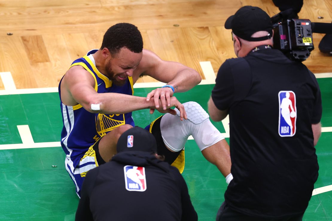 Curry breaks down in tears after defeating the Boston Celtics in Game 6 of the 2022 NBA Finals.