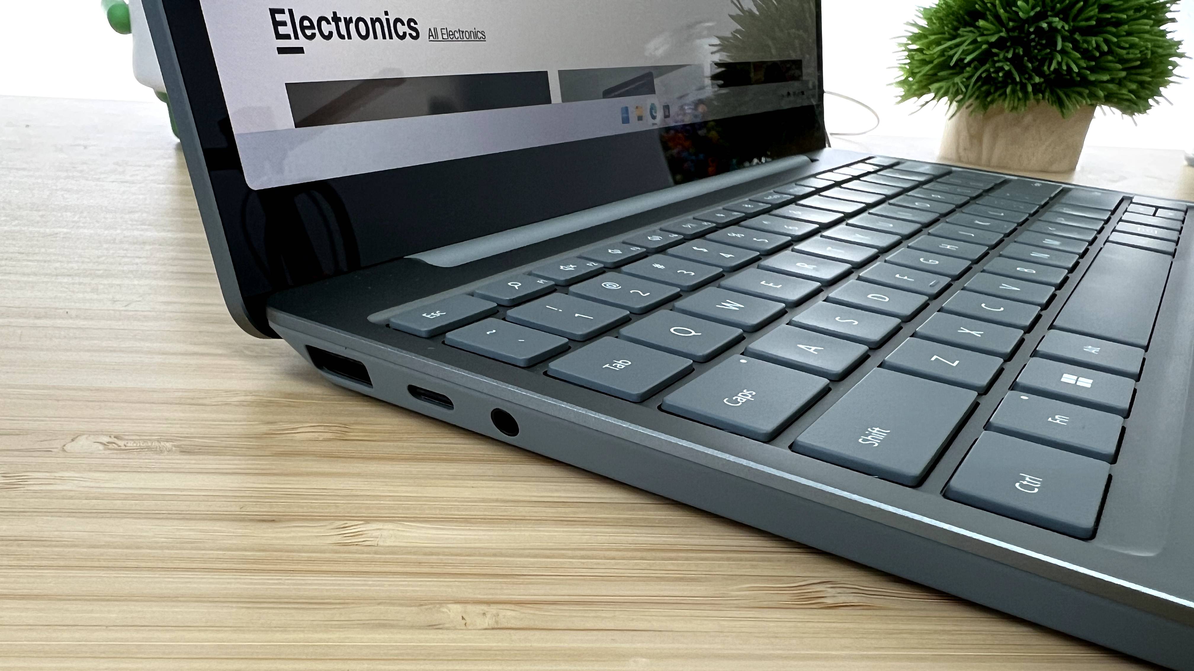 Microsoft Surface Laptop Go 2 Review: a Stellar Compact Ultrabook