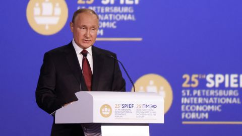 Russian President Vladimir Putin delivers a speech during a session of the St.  St. Petersburg International Economic Forum in St. Petersburg  Petersburg on June 17, 2022.