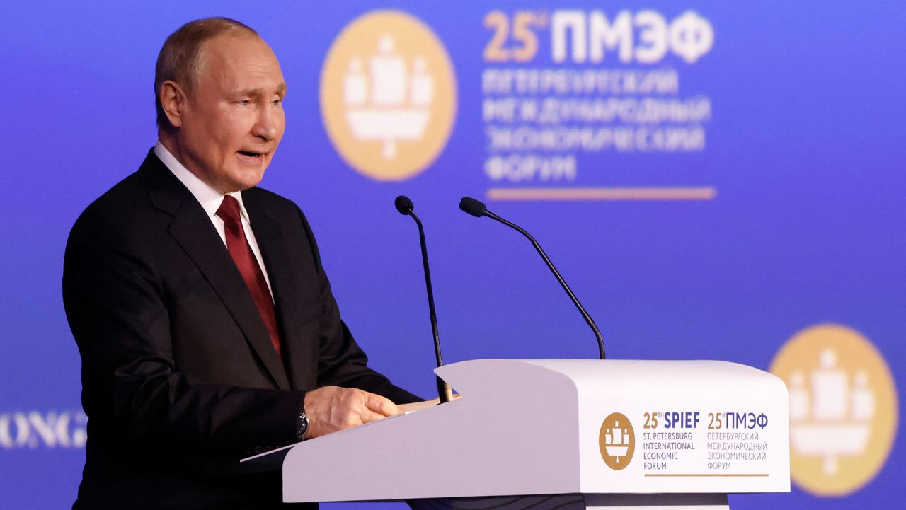 Russian President Vladimir Putin delivers a speech during a session of the St. Petersburg International Economic Forum (SPIEF) in Saint Petersburg, Russia June 17, 2022. REUTERS/Maxim Shemetov
