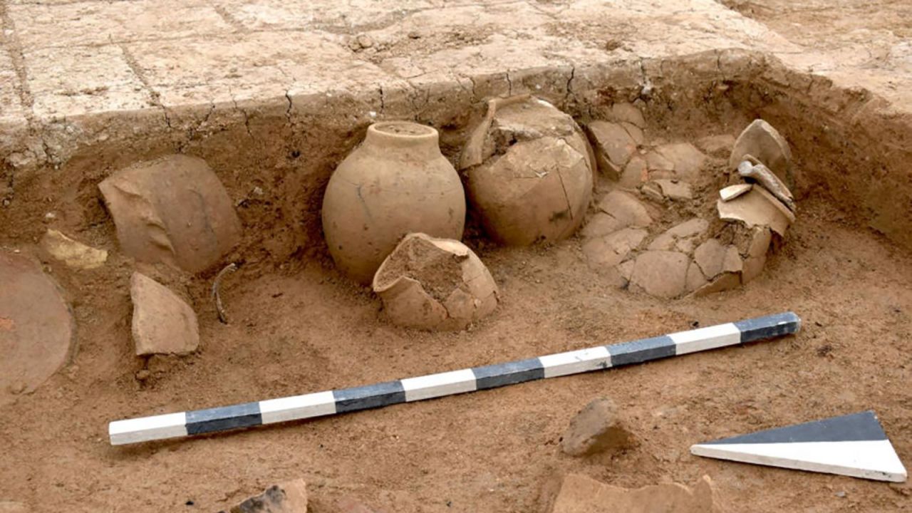 Five ceramic vessels were discovered among the ruins and contained over 100 cuneiform tablets. They are likely from the Middle Assyrian Period, directly followng the Mittani Empire's reign.