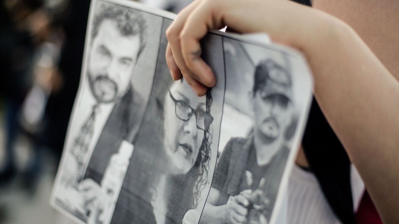QUERETARO, MEXICO - 2022/01/25: A protester holds a placard during a demonstration against the murder of the three journalists Jose Luis Arenas, Margarito Martinez and Lourdes Maldonado.
From 2000 to date, ARTICLE 19 has documented 148 murders of journalists in Mexico, possibly related to their work. Of the total, 136 are men and 12 are women. 