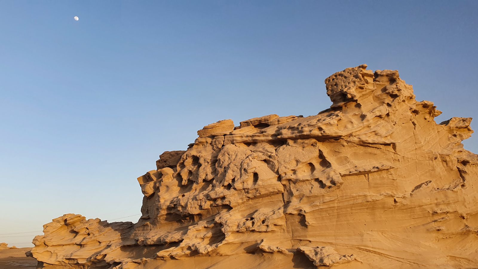 <strong>Magic hour: </strong>The dunes are best visited in the evening when the harsh daylight gives way to mellow sunset colors and long shadows.